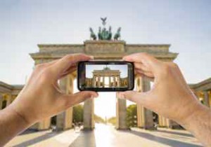 taking a picture a brandenburg gate